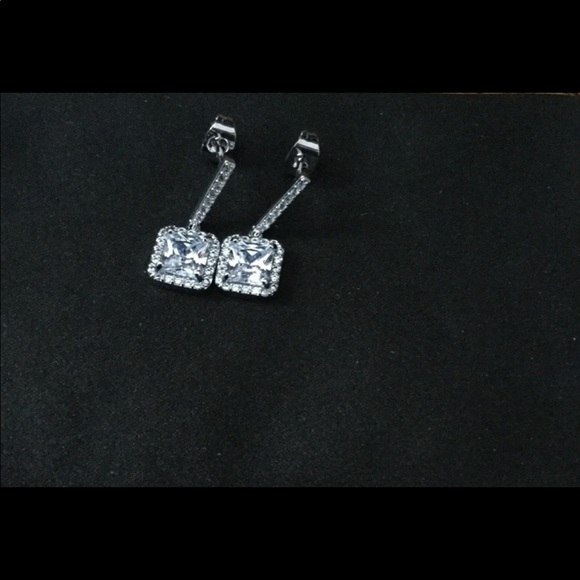 💰2 for $20 Deal beautiful  CZ 925 silver earrings - Picture 3 of 3
